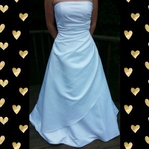 WEDDING DRESS SIZE 8 MADE BY MICHAEL ANGELO